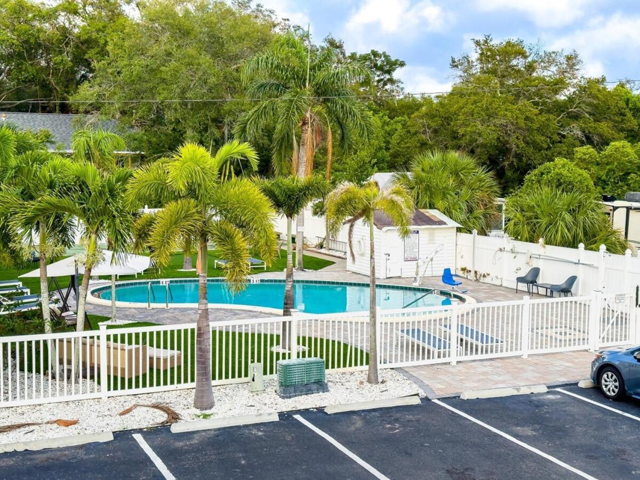Vila 2B1B Stylish Little House W Shared Pool 511 Clearwater Exteriér fotografie